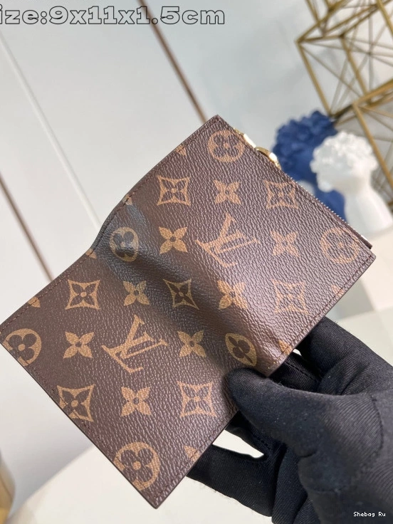 - LOUIS VUITTON Lisa Wallet 9*11.5*1.5CM 0816